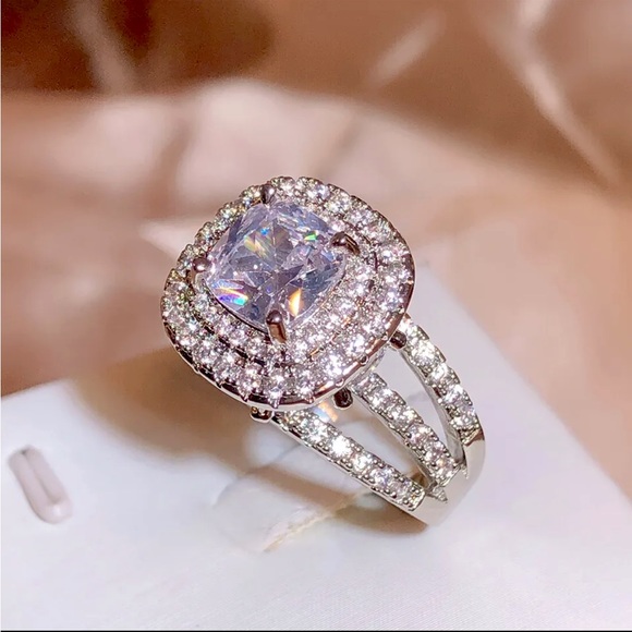 Trendy Women Ring with Brilliant Cubic Zirconia - Picture 4 of 5
